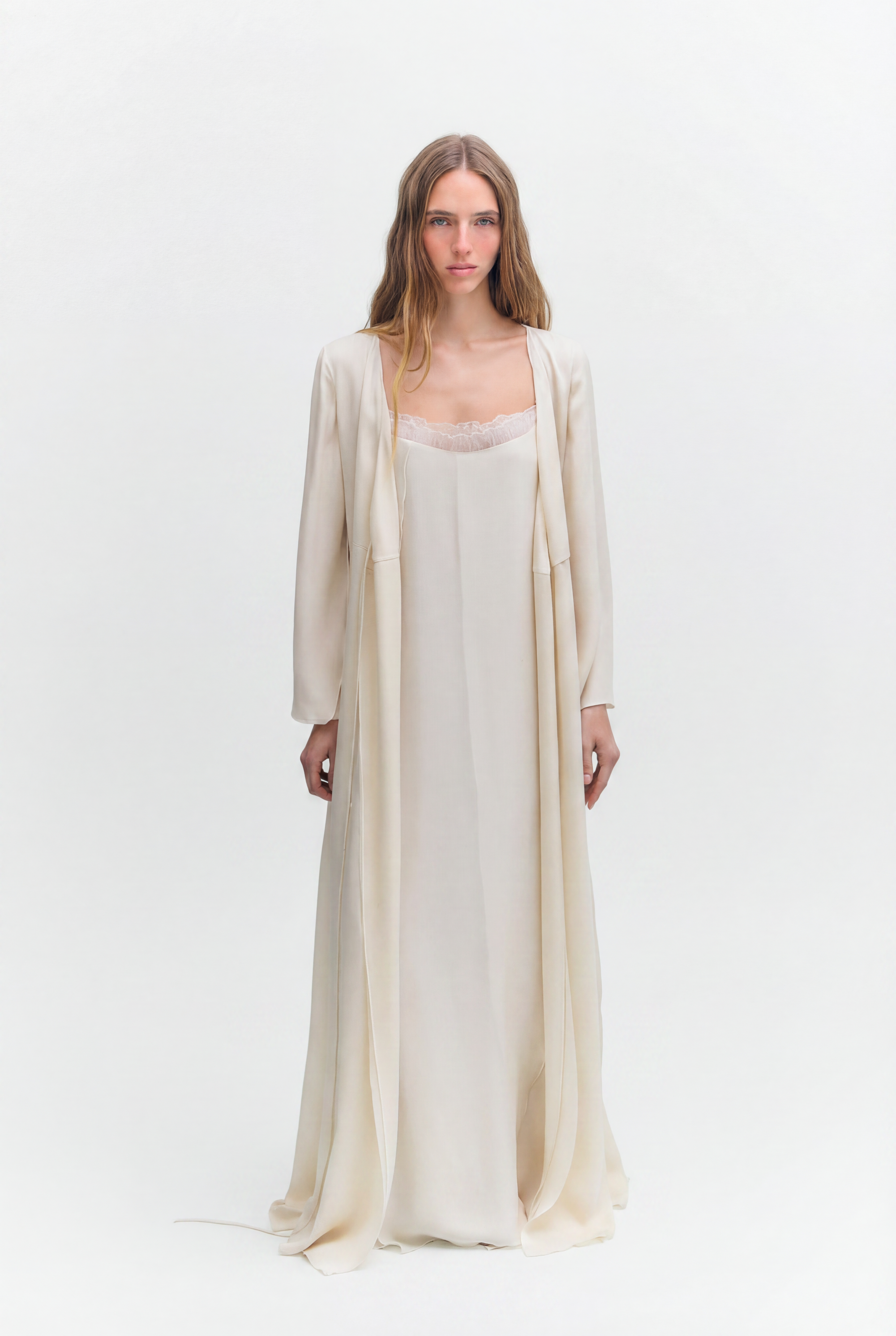 ARNELA ROBE