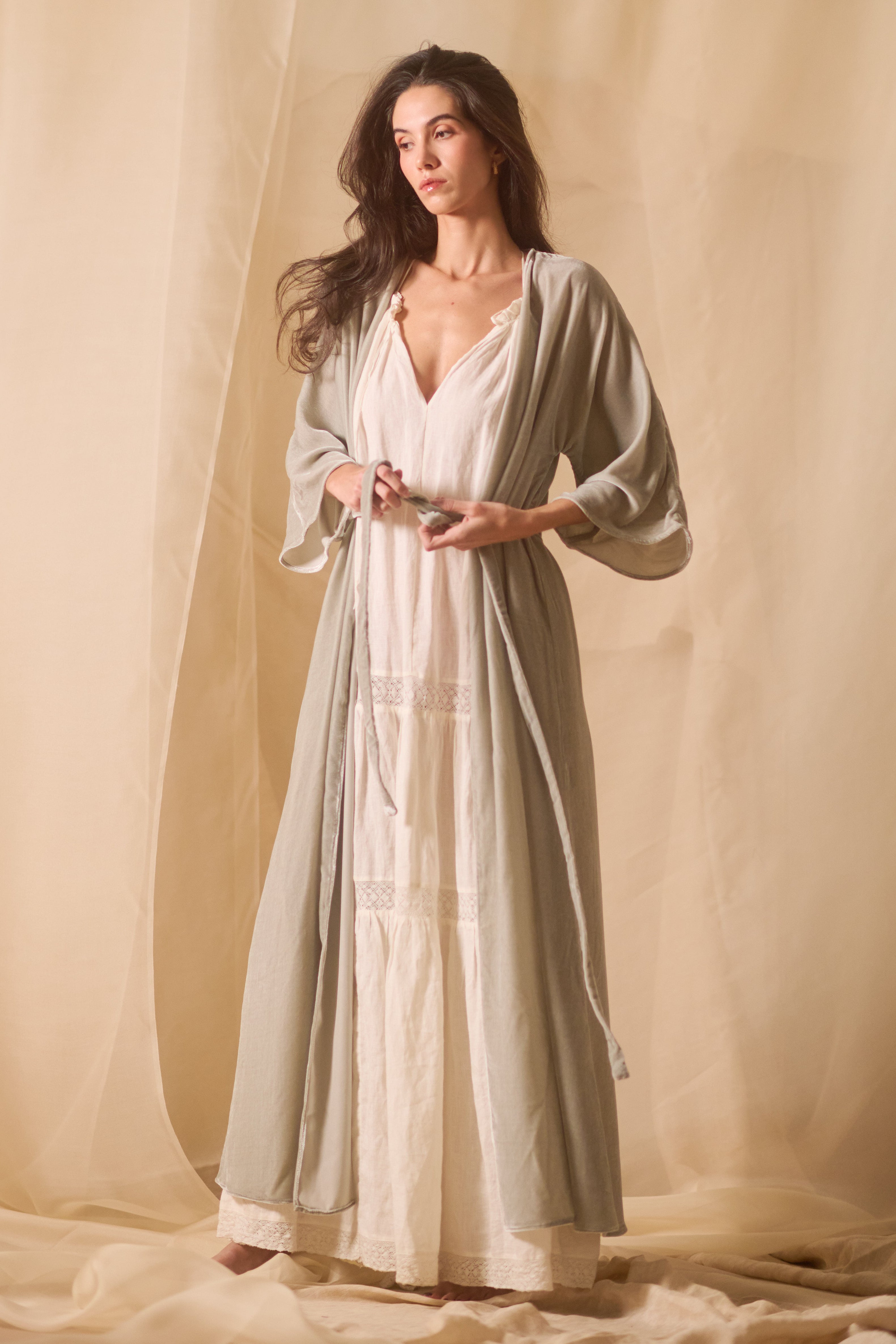 Bata Jane Terciopelo Gris