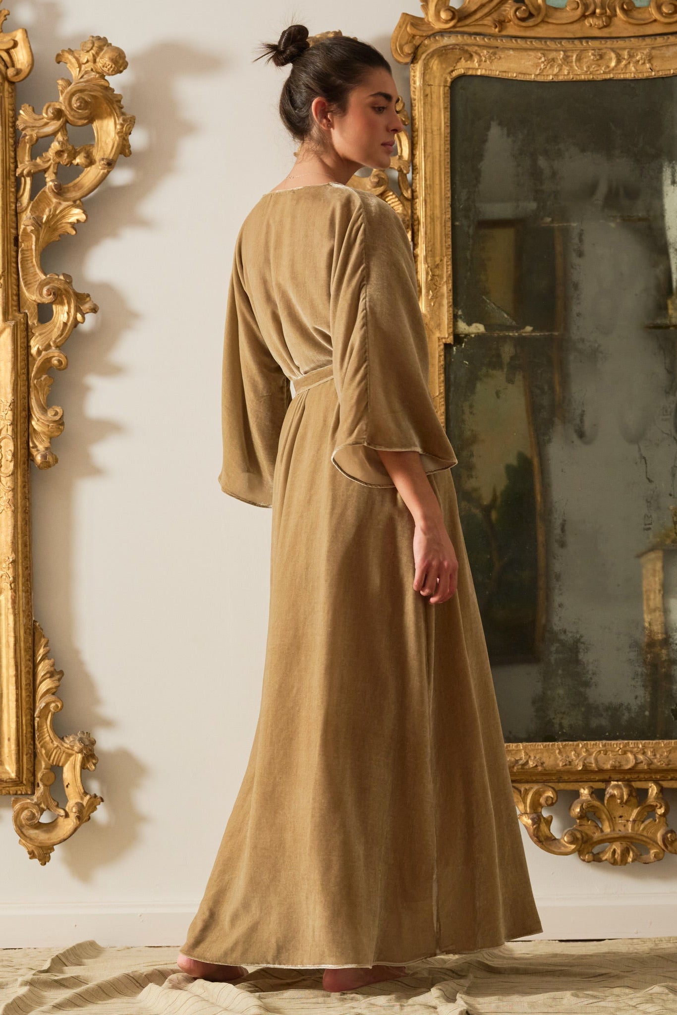 Bata Jane Terciopelo Camel