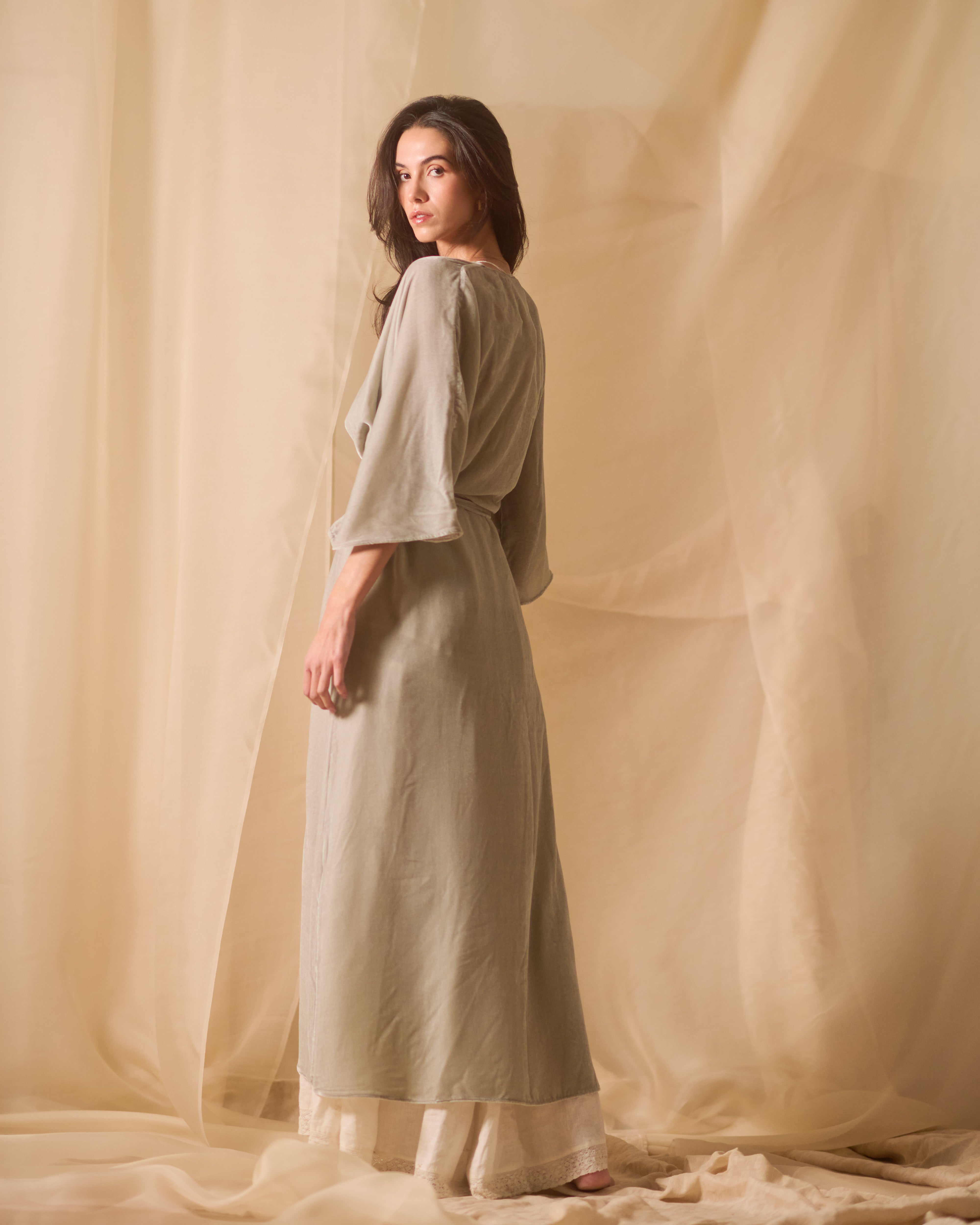 Bata Jane Terciopelo Gris